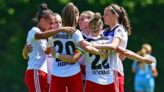 Zwischen Hafengeburtstag Und Roland Kaiser: Steht Der HSV Vor Dem Aufstieg? Zwischen Hafengeburtstag Und Roland Kaiser: Steht Der HSV Vor Dem Aufstieg?